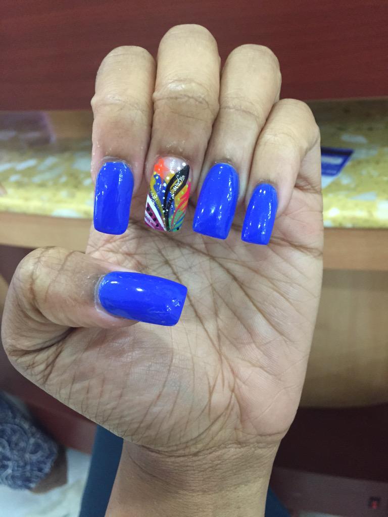 MissTiaraNicole's tweet photo. Cars ready and nails are puma blue💁💁🎉🎉🎉🎓🎓🎓😱😈😈 WE MADE IT @wisepumas2k15 #wise2k15  #WiseGraduation #wisedoesitbetter http://t.co/9cONIuhXcQ