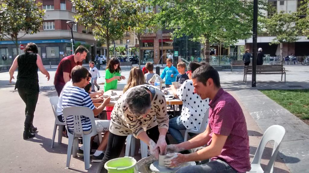 Gozatzen ari gara! #barrobusa #olatutalka #lokatza