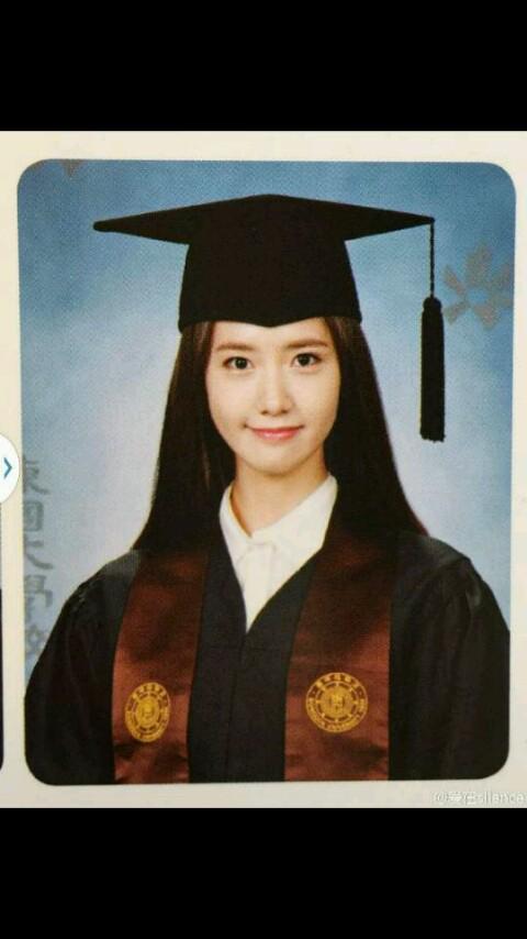 Happy birthday to our Im Yoona!! Keep being a shikshin! Fighting and i love you    