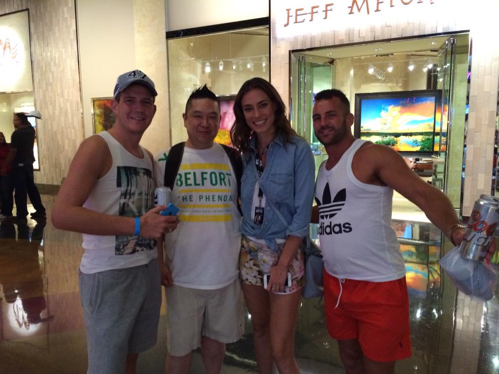 ohitstrue780's tweet photo. @amandasalvato 1 of the most beautiful women in the @ufc with some English&amp;Canadian lads @jimmymill28 @MattSilapa89 http://t.co/L73b2rUIKk