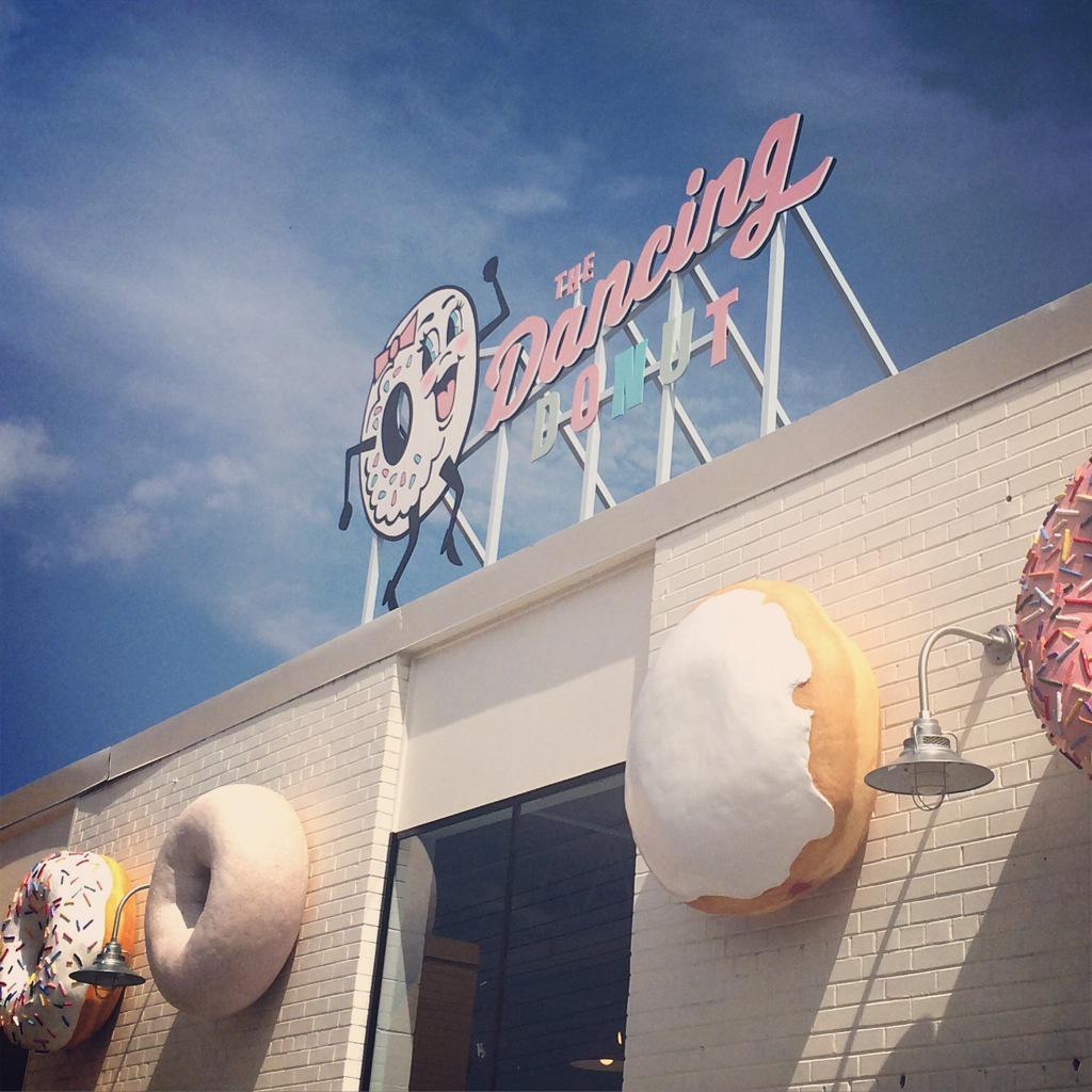 LoThacker's tweet photo. Today I died and went to donut heaven #TheDancingDonut #Indianapolis 🍩 http://t.co/gGFmmohZS8