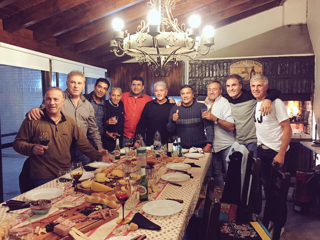 GiustiRicardo's tweet photo. Disfrutando cena de campeones http://t.co/OCxdCZ5eDi