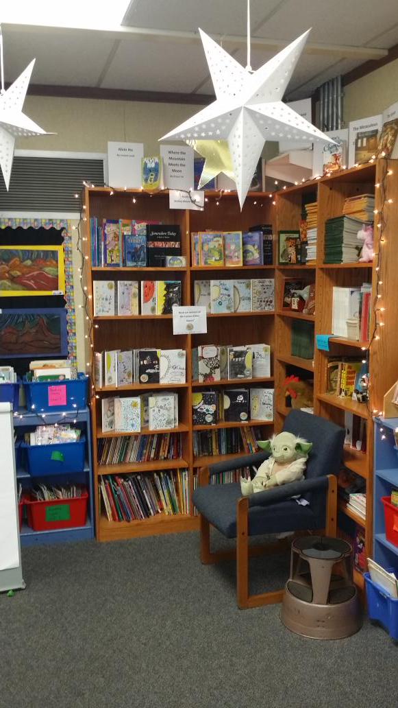 story_queen's tweet image. The heart of my classroom #classlibrary