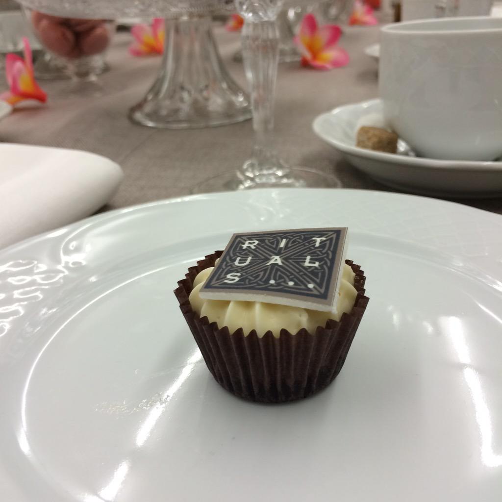 Piazzacom's tweet image. Hoy #instamerienda con Alba Carrillo en @Rituals #piazzaevents 🙌🏼✨🍭