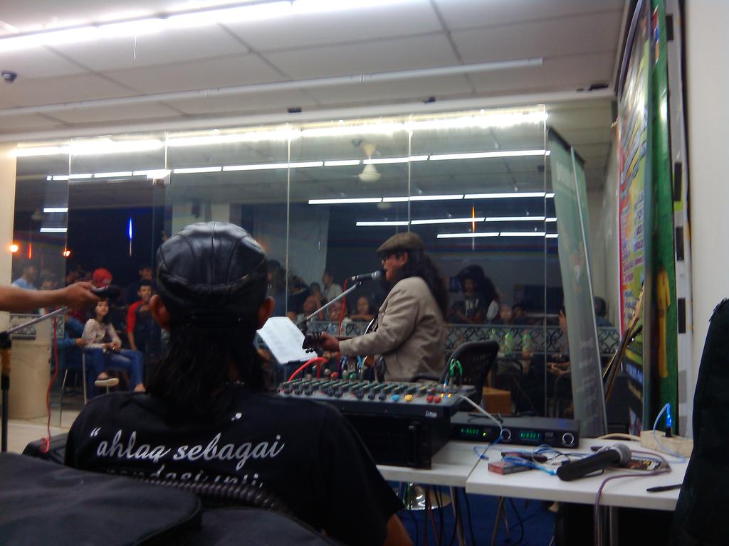 retromousclan's tweet photo. Ada juga anaknya bah surip.. mantap dah http://t.co/qvf9sfW0bq