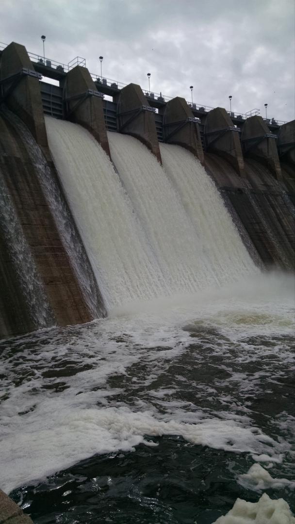 soilman99's tweet photo. #altus-lugartdam water being released from a near empty lake 5 weeks ago! http://t.co/4rErgxM55l