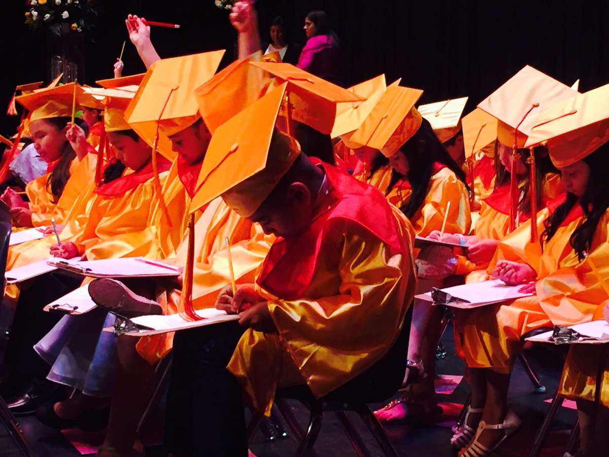 IDEA_jill's tweet photo. #IDEAFrontier Kinder commitment to college! Students sign now as college #classof2031 @IDEAschools @joanngama http://t.co/bCIzLkSlpy