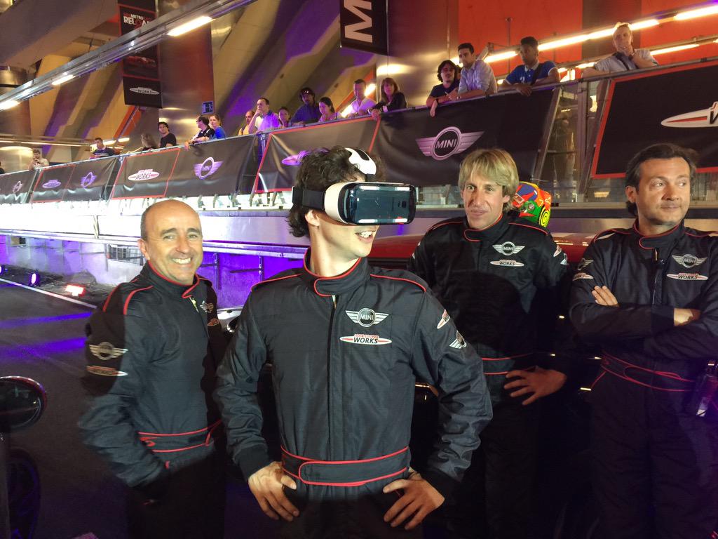 Kripstian's tweet photo. Hoy, grabamos en 360 en Mini Metro Race con @MINI y @metro_madrid http://t.co/4Dh8p5Z2z3