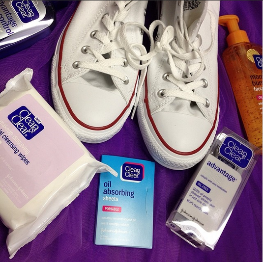 cleanandclear's tweet photo. We're thinking about all of the weekend #Girlssentials we need & got that #FridayFeeling. What's in your weekend bag? http://t.co/EIa5ncy0ms