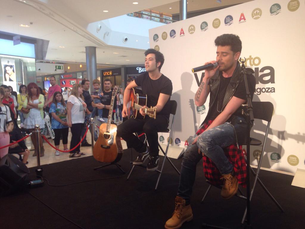 Hemos bailado al ritmo de Dale Morena. ¡Cómo nos gustan los conciertos en acústicos y más con @JAYSANTOSMUSIC ! :)