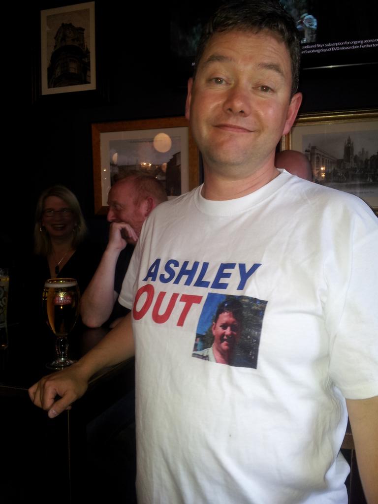 ceefaxisbetter's tweet photo. Ashley Out! #leavingdo http://t.co/JHuJAoovjR