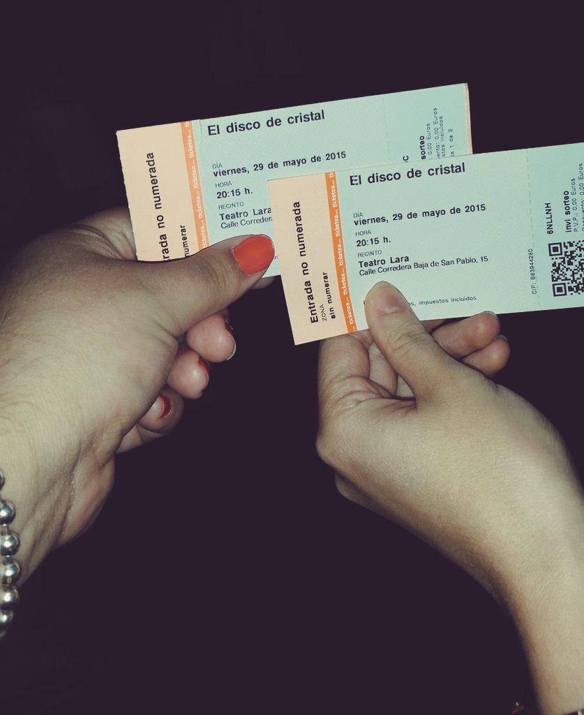 ZairaFlores_'s tweet photo. Hoy toca teatro #eldiscodecristal #teatroLara #salaoff http://t.co/LEQfCM7hYt