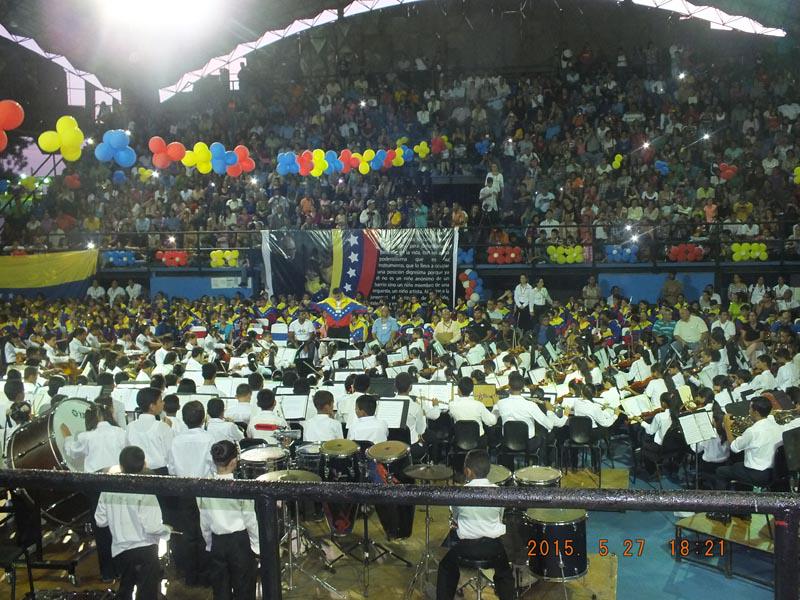 #MaduroEsPuroPueblo .<a href="/elsistema/">El Sistema</a> deleitó a #Monagas <a href="/SistMon/">Sistema Monagas</a> <a href="/yelitzePSUV_/">Yelitze Santaella</a> #Maturin <a href="/jmlacourt/">José Miguel lacourt</a> goo.gl/LS2Gtt
