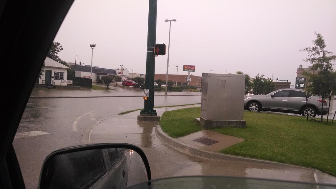 kendelastocker's tweet image. Hwy 66 in front of the Court house in claremore is closer due to flooding.