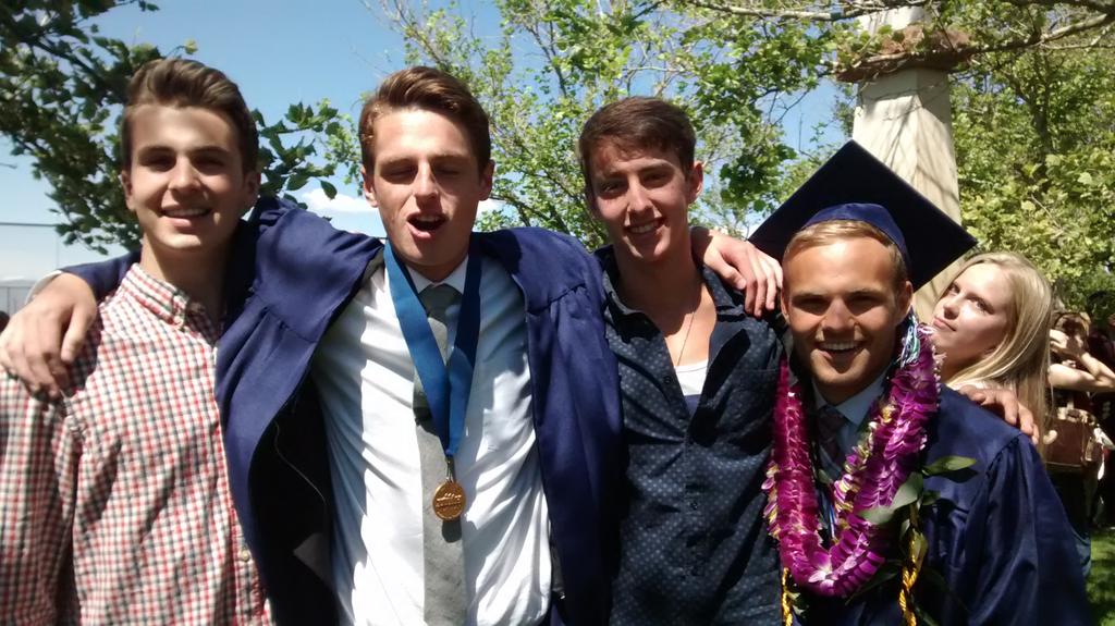 dustyhenrie's tweet photo. Not the highest quality pics. But the highest quality friendship. I love these guys. Couldn't have done it without em http://t.co/p2v18ffRc3