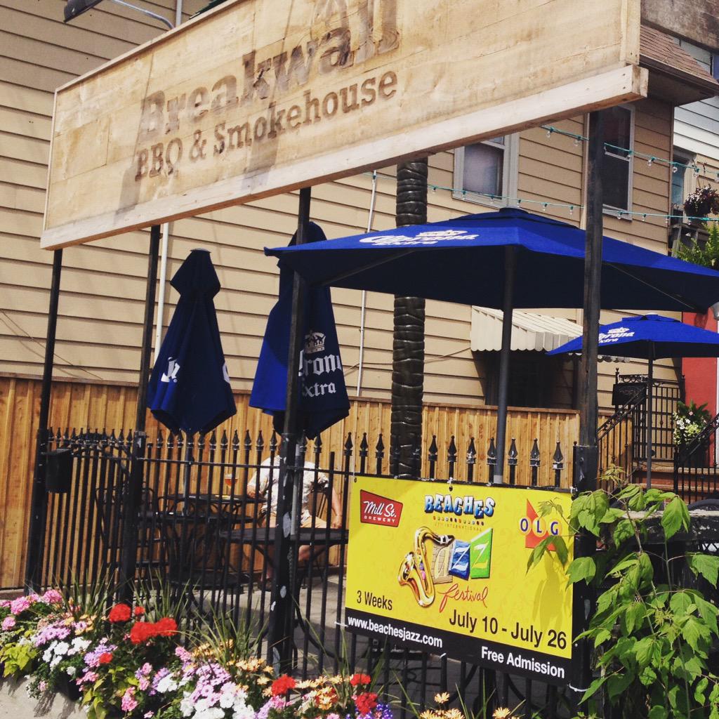deleted9374's tweet photo. #TGIF #Toronto @BreakwallBBQ #TheBeach 1910 Queen St. E #GetServed http://t.co/xl5yRdADgm