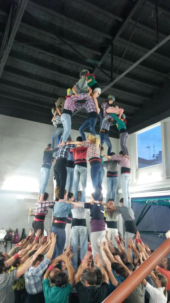 saballuts's tweet photo. Provant noves estructures abans dels #Folres&Pinxos http://t.co/FEeaClq2K1