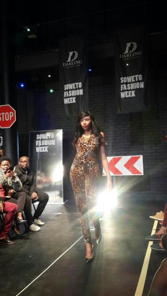 Masizae's tweet photo. From graduation to ramp on the same day ,that's why I respect your hustle @bluembombo #RoyalBlueGraduated http://t.co/mw4PTZkzp6