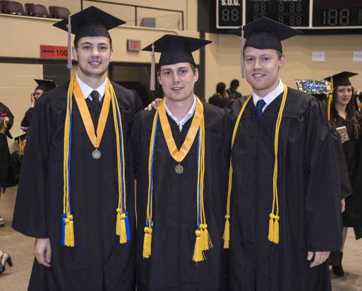 UMD's <a href="/AdamKrause26/">Adam Krause</a> <a href="/Jcrandall25/">Justin Crandall</a> @Alex_Fons at graduation.  Just missing @djaans6  #BulldogCountry #cawlidgehawkey