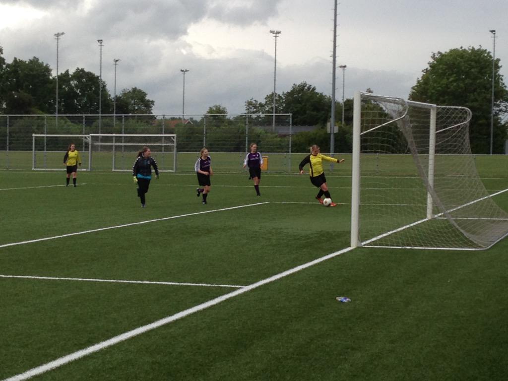 Erremuucup's tweet image. Ladies Night: Zeeuws Mix team wint de Hart voor Erremuu-cup! Beetje regen en wind, maar veel meer gezelligheid!