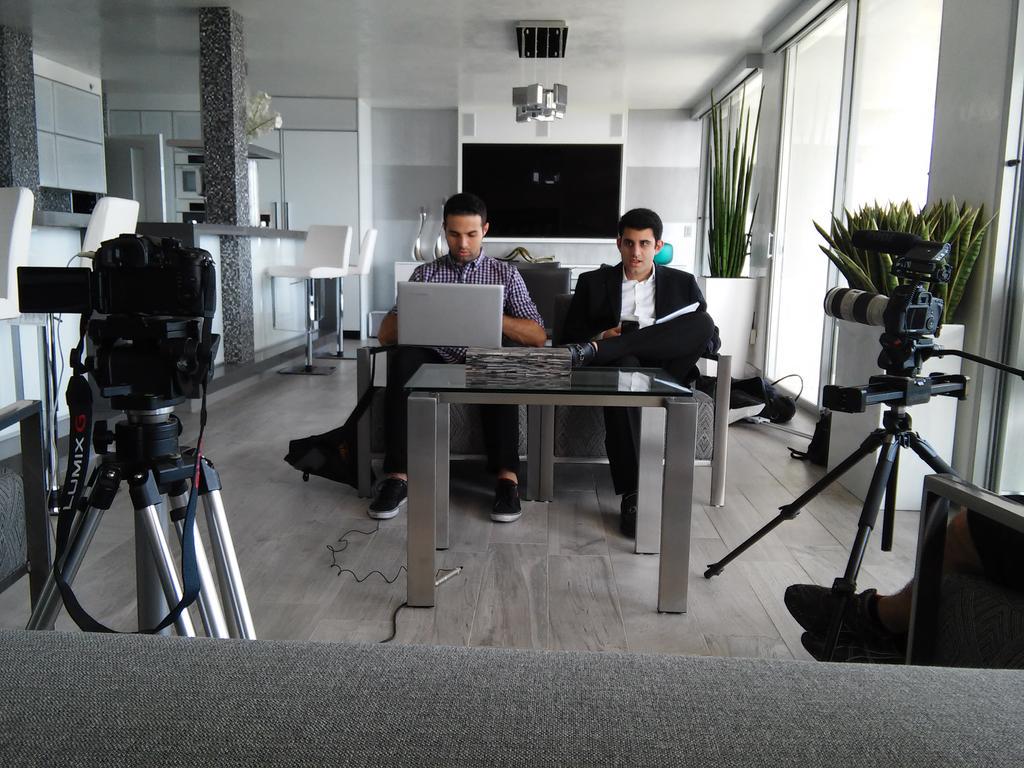 locomotionpics's tweet photo. Real-estate shooting in #santamonica http://t.co/HmsRPYRQxU