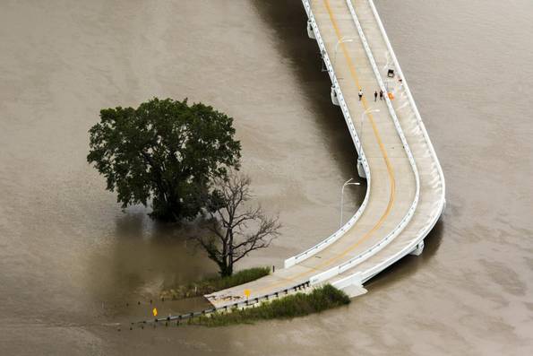dallasnews's tweet image. Rain may be Texas' new four-letter word, but it still makes for amazing photos d-news.co/ND8yY
