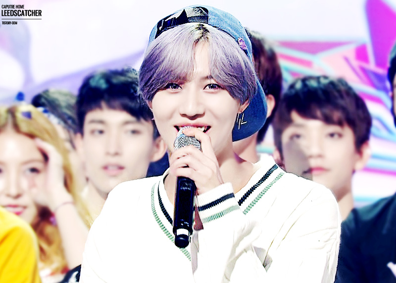leedscatcher525's tweet photo. 150529 뮤직뱅크 샤이니 뷰 1위 캡쳐
Music Bank SHINee View 3rd Win
예쁜 제비꽃 태민
#SHINeeView3rdWin http://t.co/7lDG20nNBb