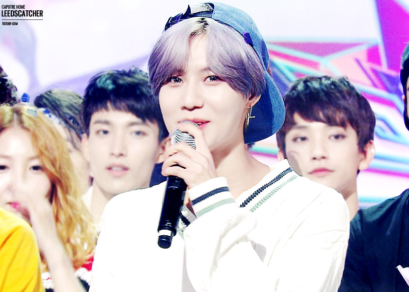 leedscatcher525's tweet photo. 150529 뮤직뱅크 샤이니 뷰 1위 캡쳐
Music Bank SHINee View 3rd Win
예쁜 제비꽃 태민
#SHINeeView3rdWin http://t.co/7lDG20nNBb