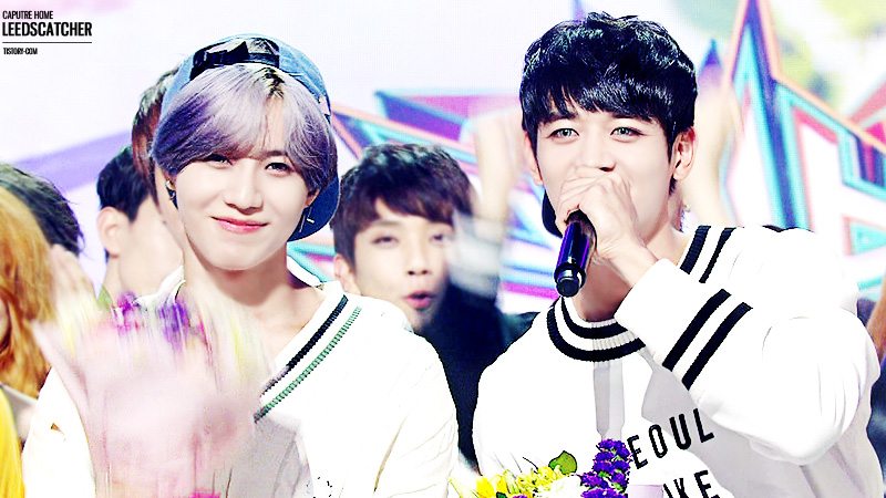 leedscatcher525's tweet photo. 150529 뮤직뱅크 샤이니 뷰 1위 캡쳐
Music Bank SHINee View 3rd Win
어느게 꽃이야? 태민호 너무 예뻐ㅠㅠ
#SHINeeView3rdWin http://t.co/tBS5jqO0bi