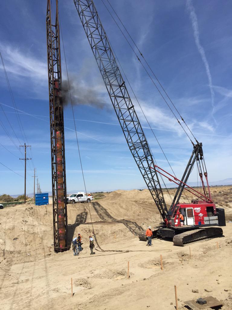 dpwFahim's tweet photo. Pile driving operation @LAPublicWorks for a bridge at #AveJ over #littlerockcreek http://t.co/iNYqYjaavC