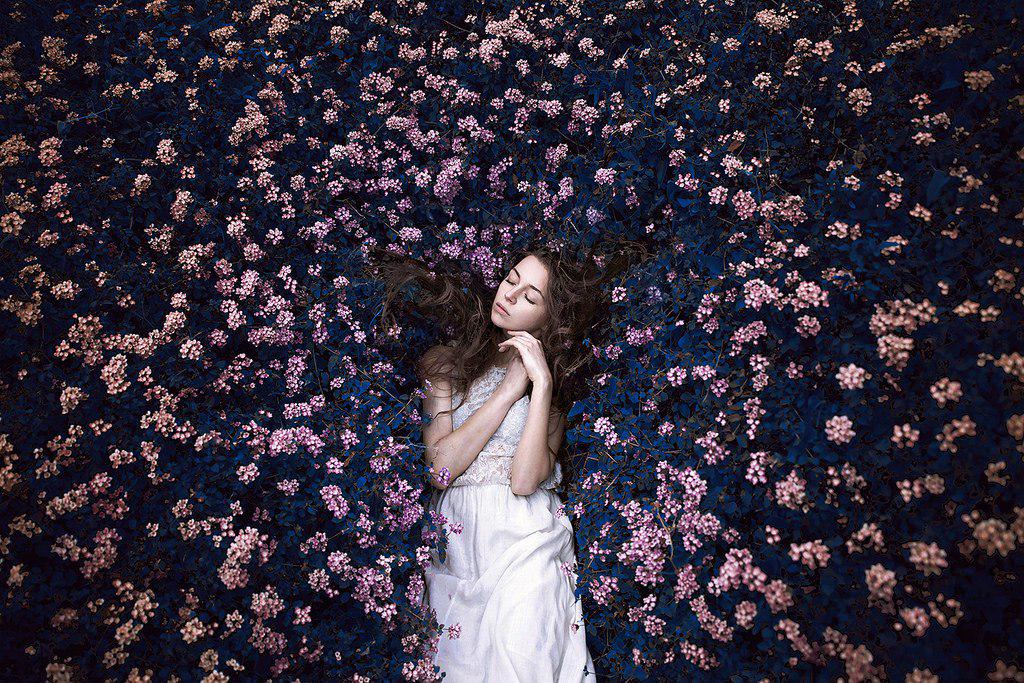 девушка в синем. девушка в платье летнем. девушка с цветами. фотосессия с букетом. девушка в цветах.