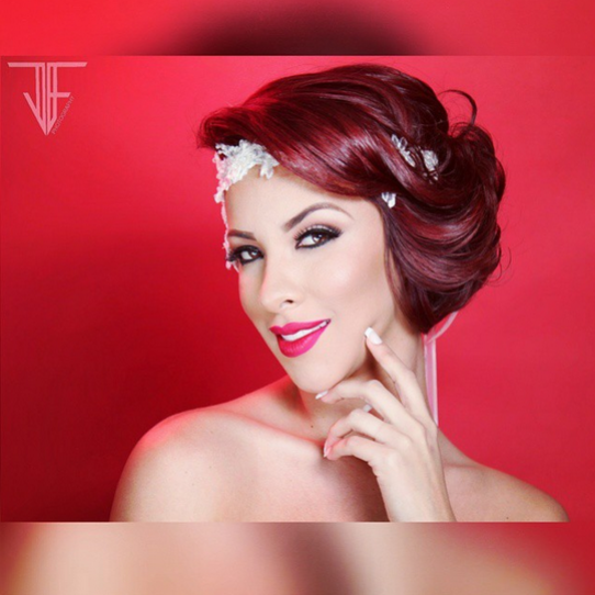 MaferFansClub's tweet photo. Te Quiiero Muchiito con Demasiiado @maferpincay1 Toda perfecta sales en la foto ♥ http://t.co/mnlOz7uOEl