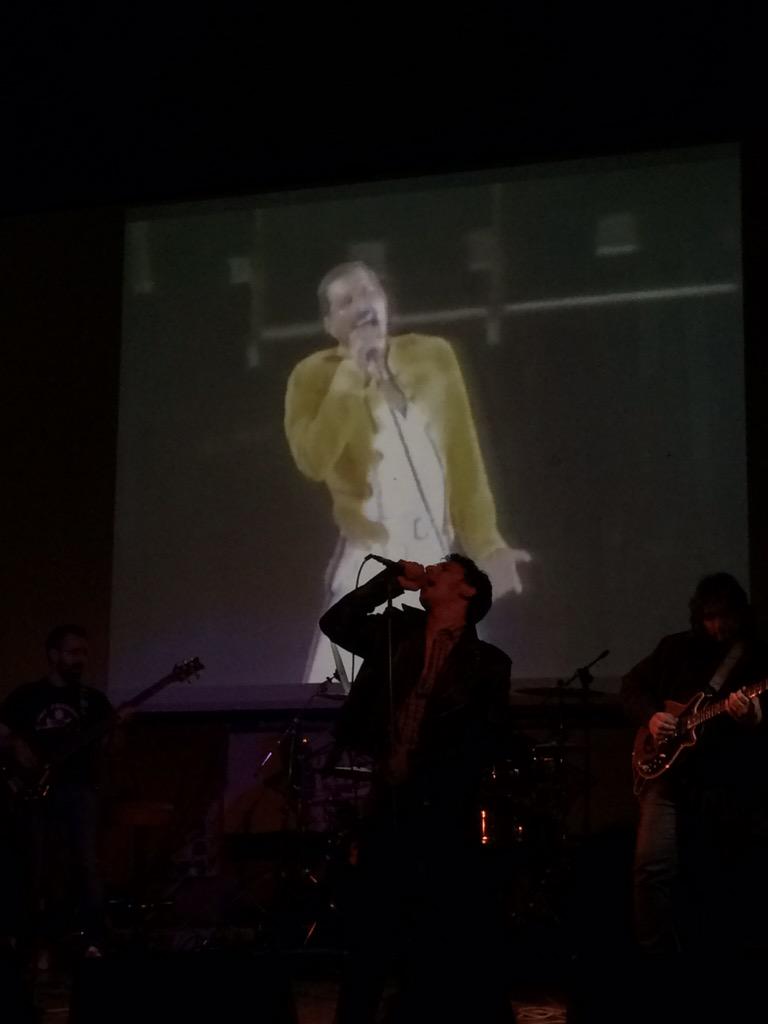 TheRoyalCall's tweet photo. #pillole di #royalcall #onstagenow #live http://t.co/ukvJ4NbSlz