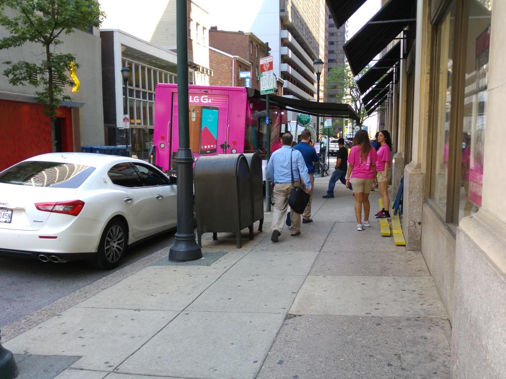 jjklee's tweet image. @G4Preview great team at #Philly stop  in front of @TMobile Chestnut Street store. Showed off my metallic gray #LGG4
