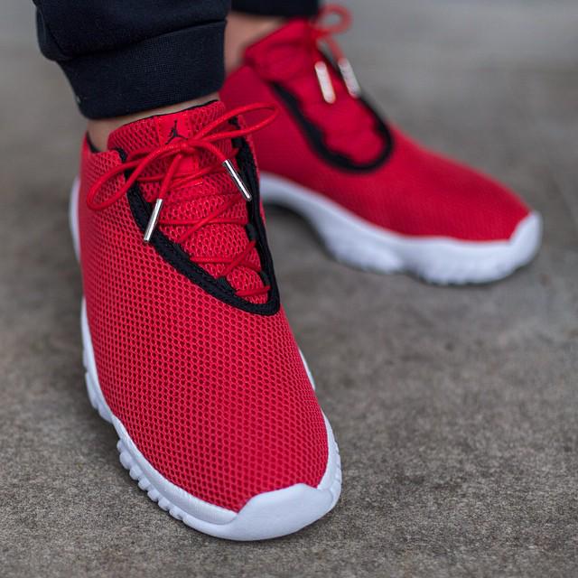 jordan future low on feet