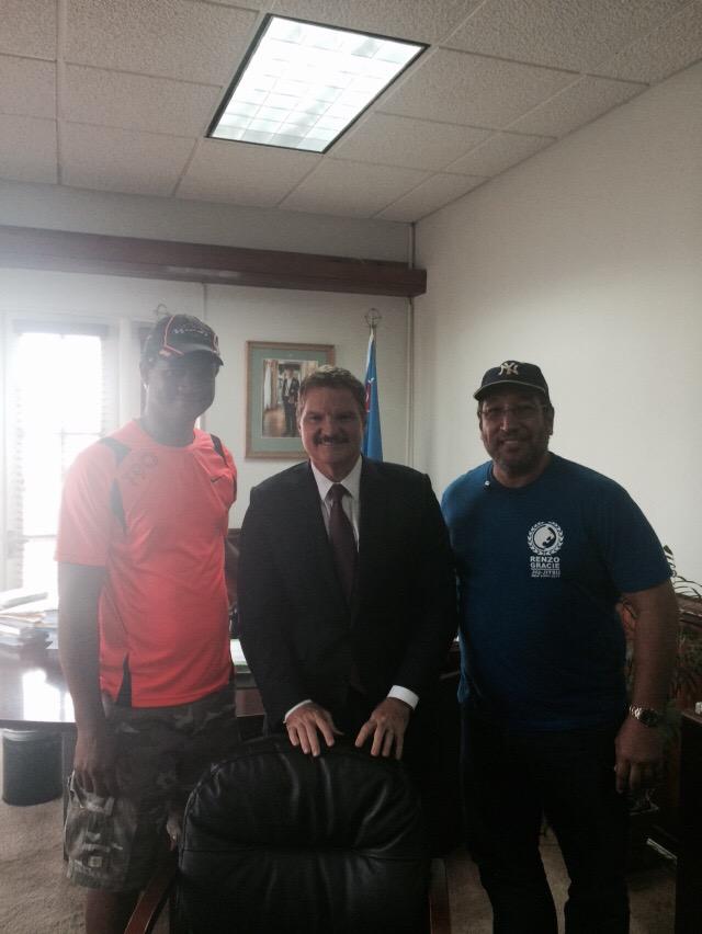 Con el Primer Ministro de Aruba full racing