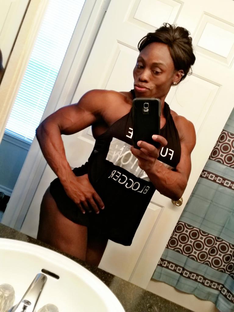 mizztreasure's tweet photo. Maybe I need some pants b4 I head out the gym... http://t.co/bLU81SDXGC