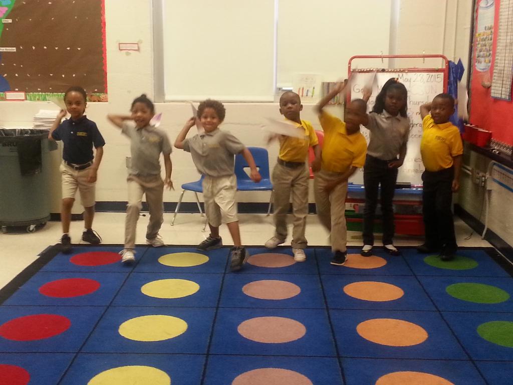 EEPCSUN's tweet photo. Exploring force with a paper airplane contest!! http://t.co/jKLApQIDfl