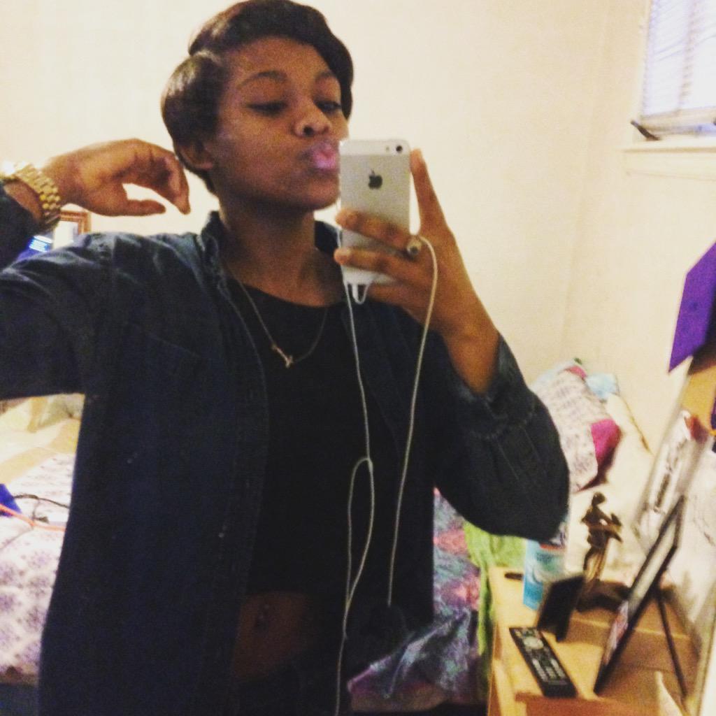 shae_saprocky's tweet photo. When you and your sister real life pretty. #CarryOn #NoMoreArguing #ToCute👸🏽😍💕 http://t.co/54SVh9tExp
