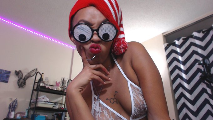 let's have a #WTFfriday http://t.co/y4Vxlz6CSn http://t.co/FKUq8NGUdD<a href="/tag/wtffriday"class="tags">#WTFfriday</a>