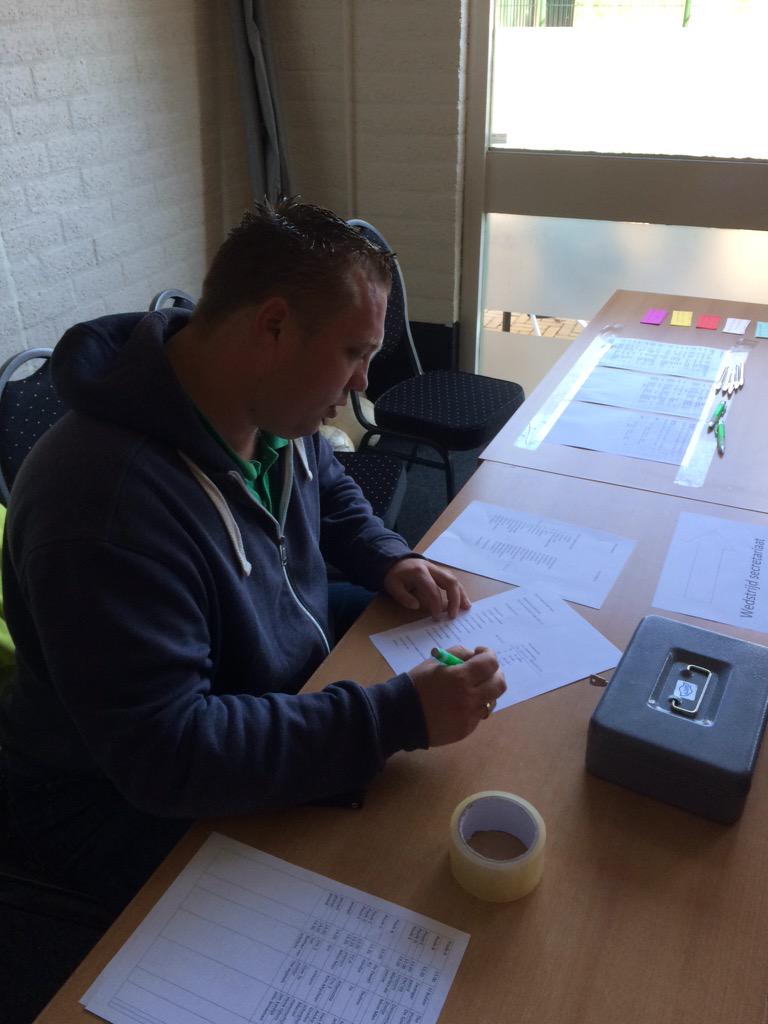 svvn6tegen6's tweet photo. Jurgen de Vos, al druk bezig met de voorbereidingen http://t.co/mDuL2UEQ5p