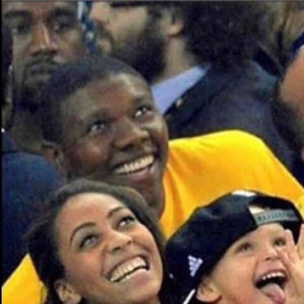 KanyeDoingStuff's tweet image. 