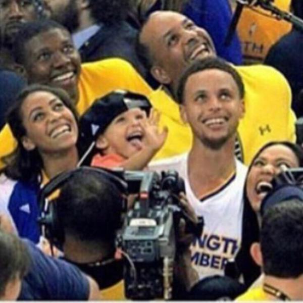 KanyeDoingStuff's tweet image. 