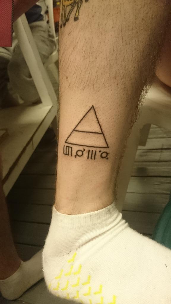 leoncarter17's tweet photo. First tatto in new York and I love it wanting it for ages now #diehardfan #30secondstomars @30SECONDSTOMARS http://t.co/IZbOtyd5Sf
