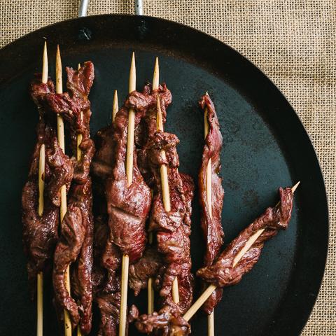 TheHonestBison's tweet photo. Did you know that the kind of grass a bison eats affects the taste of the meat? #BisonFactFriday #grassfed #meatporn http://t.co/fqMw1JcgbP