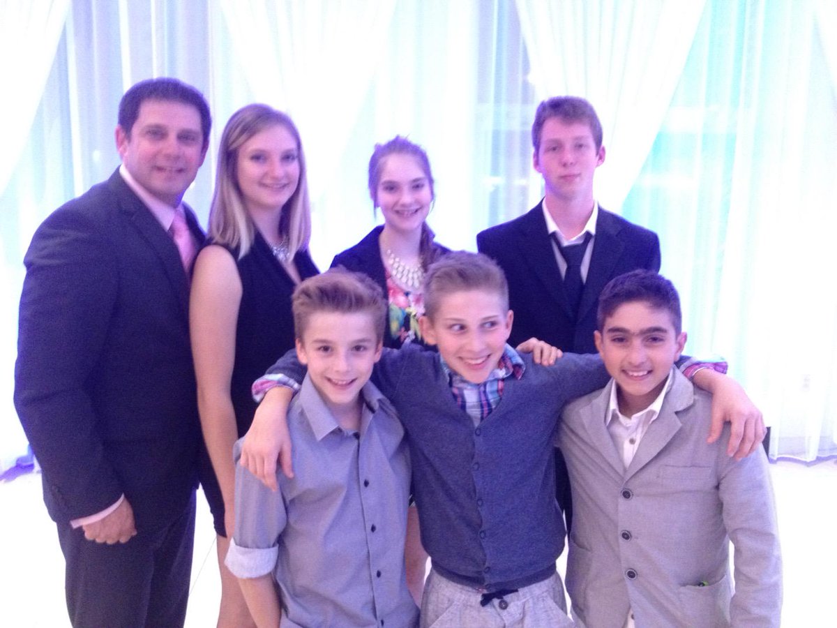 CMPperformance's tweet image. CMP est fier d'avoir soutenu le développement sportif de ces boursiers!
#GalaSL2015
@SportsLaval