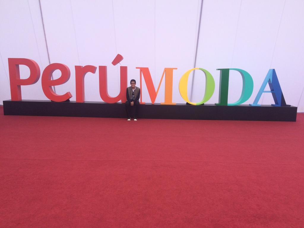 josefredss's tweet photo. Si lo puedes soñar, lo puedes lograr 😁 #PeruModa2015 http://t.co/LDfR5M3RKX