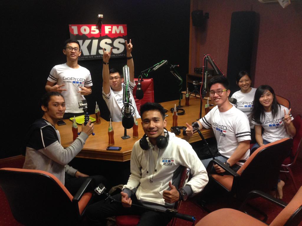 105kissfmmedan's tweet photo. Pagi ini udah ada temen" dr @goproidofficial reg Medan di studio 2 kita,yg kepingin tanya" silahkan mention kesini :D http://t.co/Xx7CTJLFnU