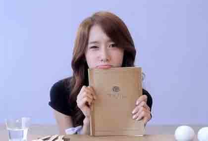 HAPPY BIRTHDAY IM YOONA 