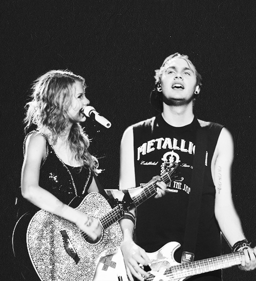 puerilegujtarst's tweet image. "I don't remember this but this must've been a great night for the both of us!"